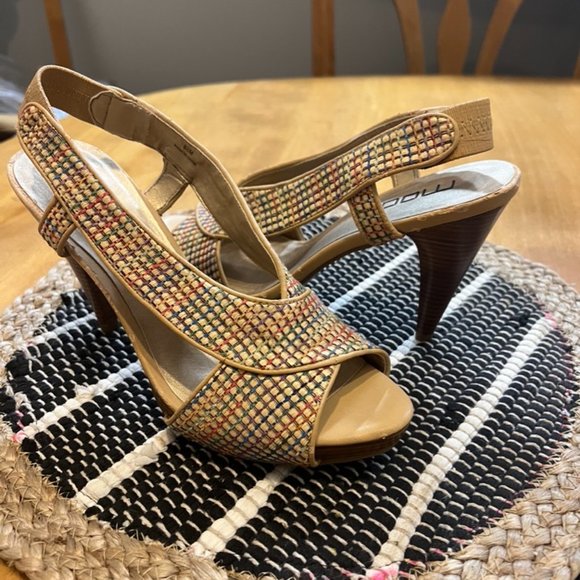 Moda Shoes - Picture 3 of 4